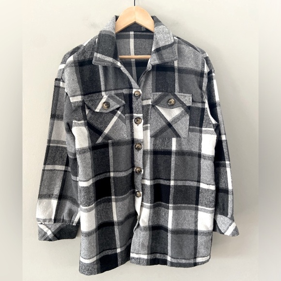 SHEIN Oversized Plaid Button Down Fall Lightweight Shirt Jacket - Picture 2 of 3